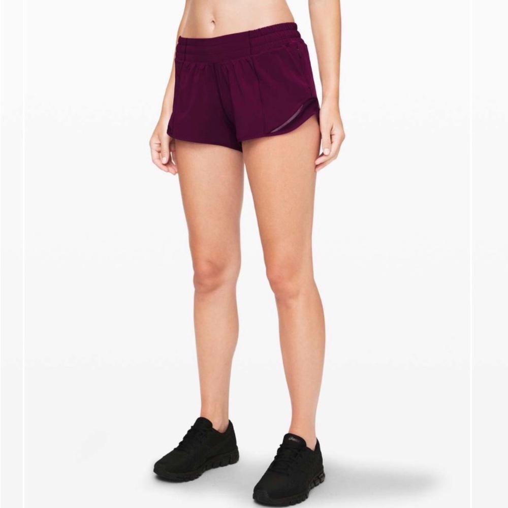 Lululemon Hotty Hot Short II *2.5” Marvel